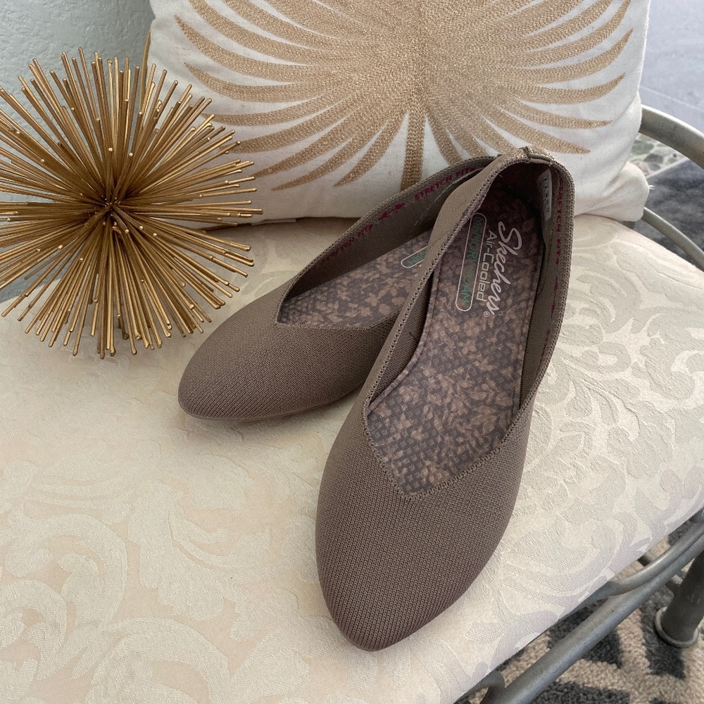 NWOT Skechers Cleo Taupe Air Cooled Memory Foam Sz 8